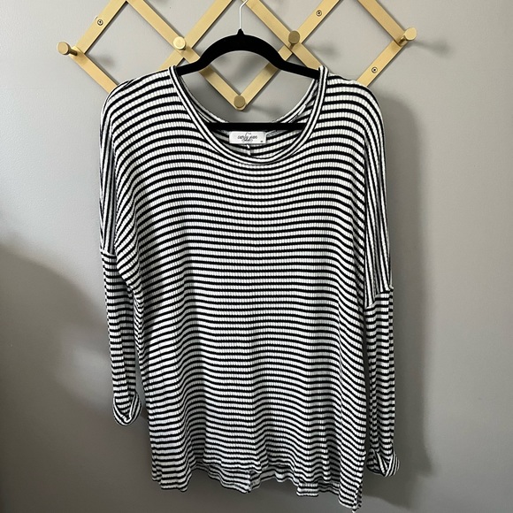 CJLA Evelyn Top - Picture 1 of 3